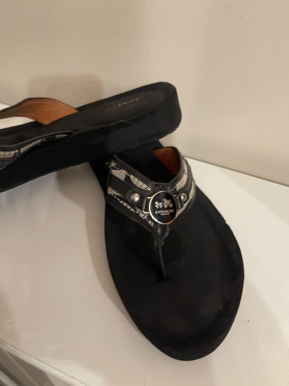 Coach Jasmine Leather Flip Flop Sandal Black Grey Size 10 - Picture 2 of 13